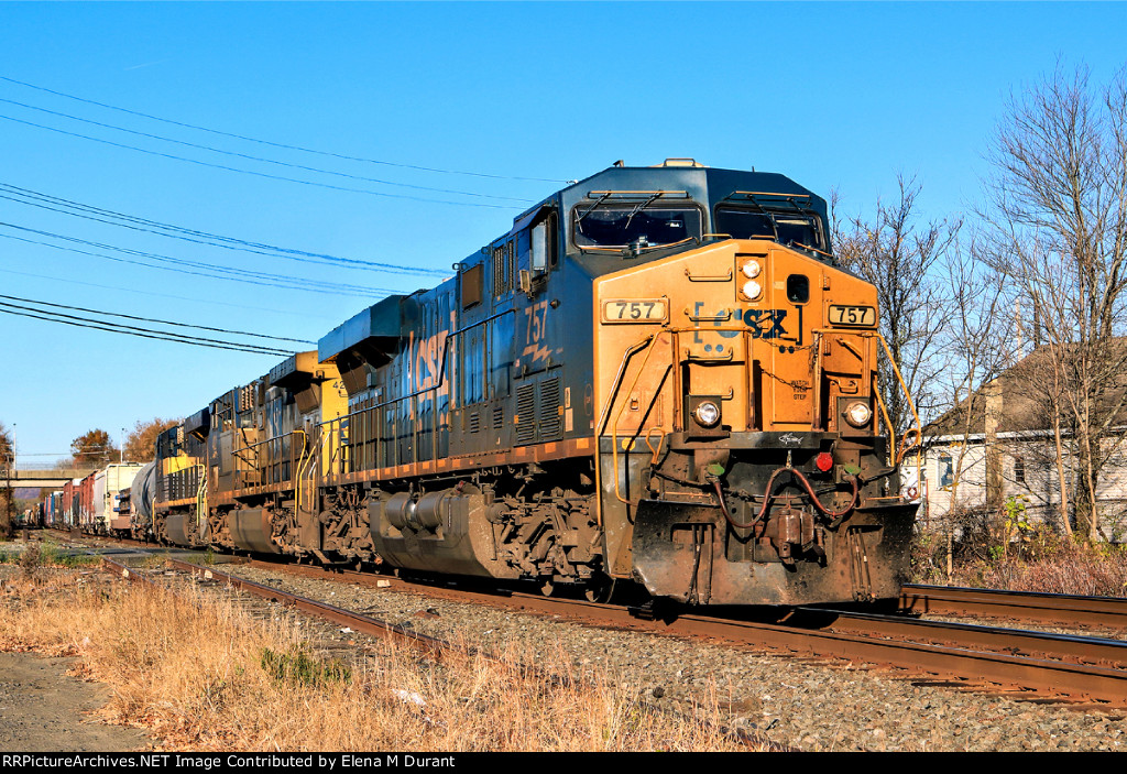 CSX 757 on M-410